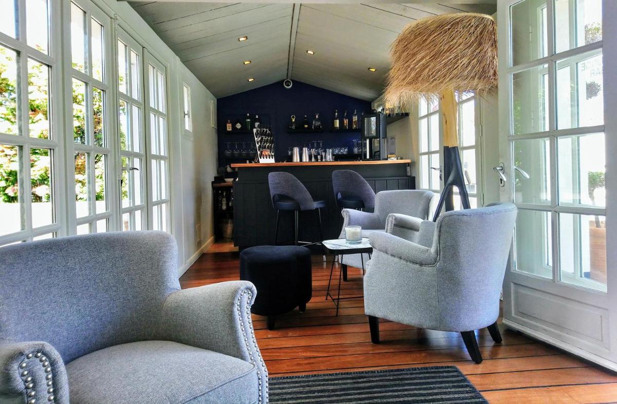 Coin salon dans l'établissement Le Clos Saint-Martin Hôtel & Spa