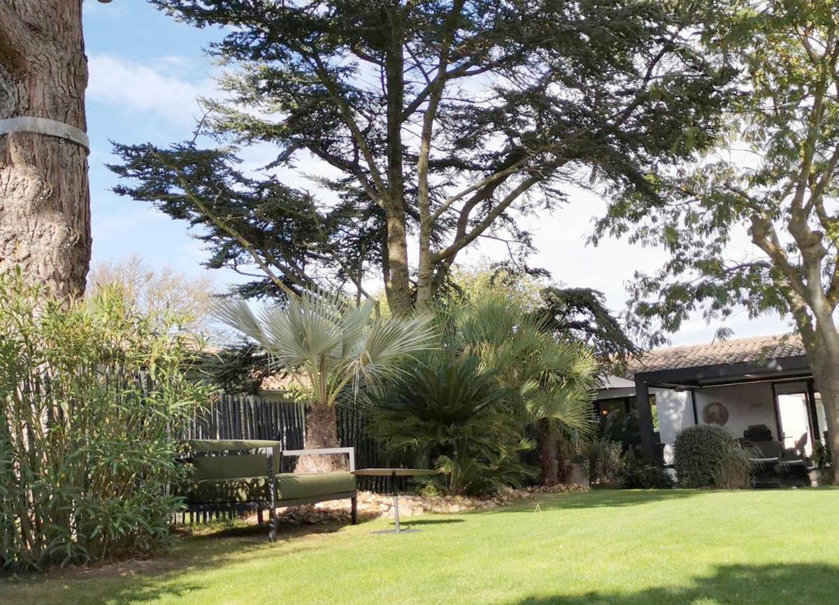Jardin de l'établissement Le Clos Saint-Martin Hôtel & Spa