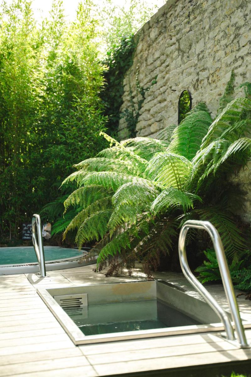 Jardin de l'établissement Le Clos Saint-Martin Hôtel & Spa