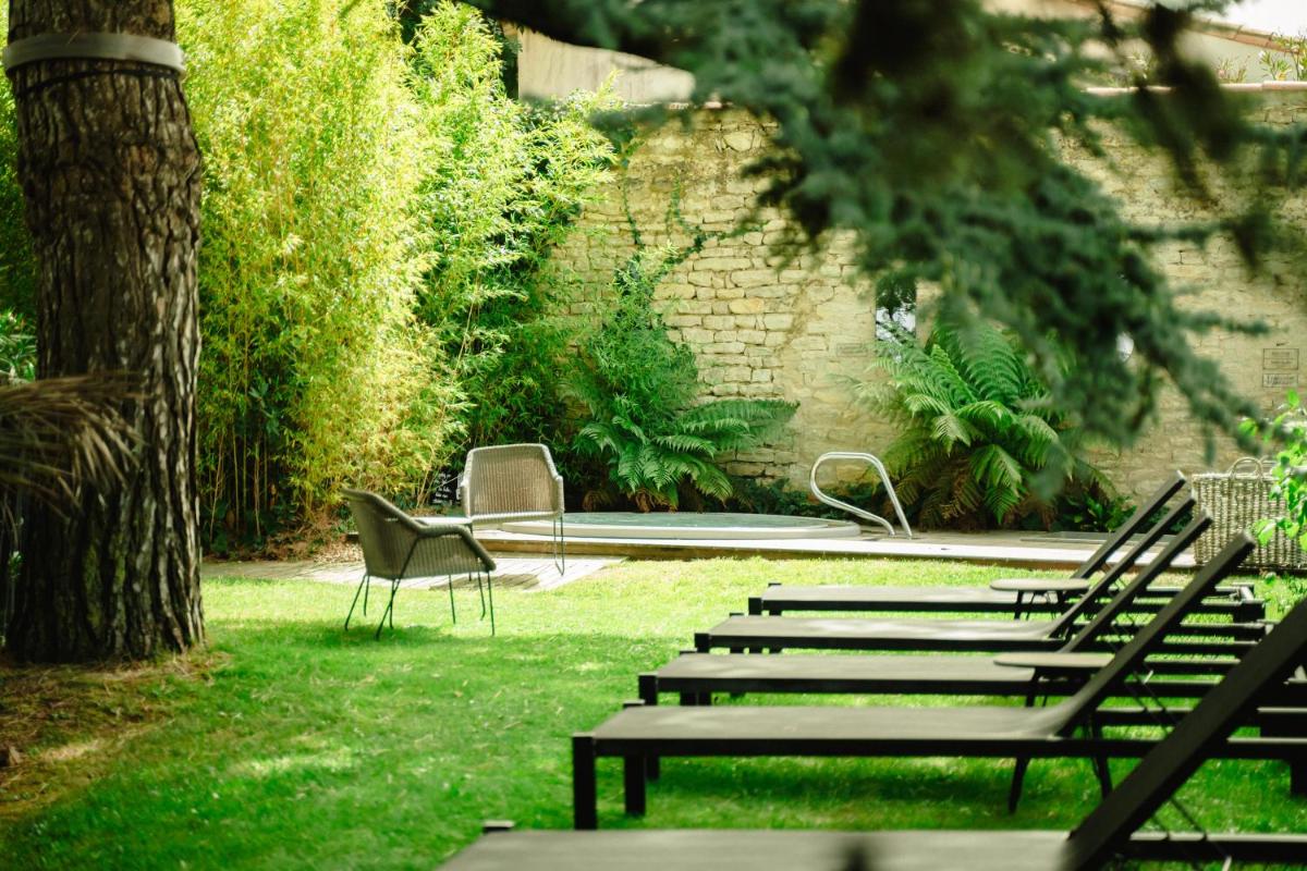 Jardin de l'établissement Le Clos Saint-Martin Hôtel & Spa
