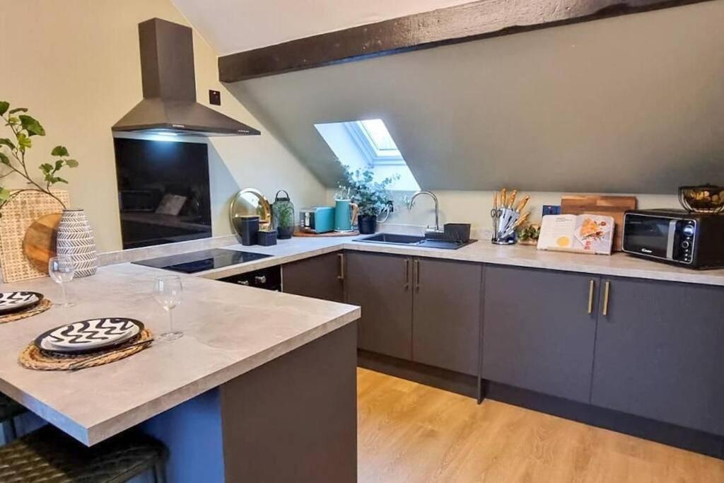 Super Stylish Apartment in Urmston Flat 3 - Housity