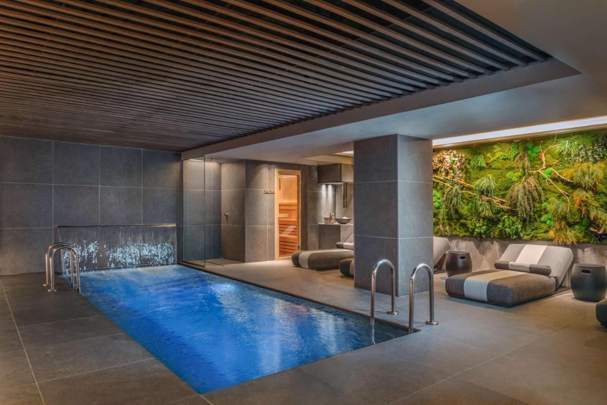 Piscina en o cerca de Radisson Collection Bilbao