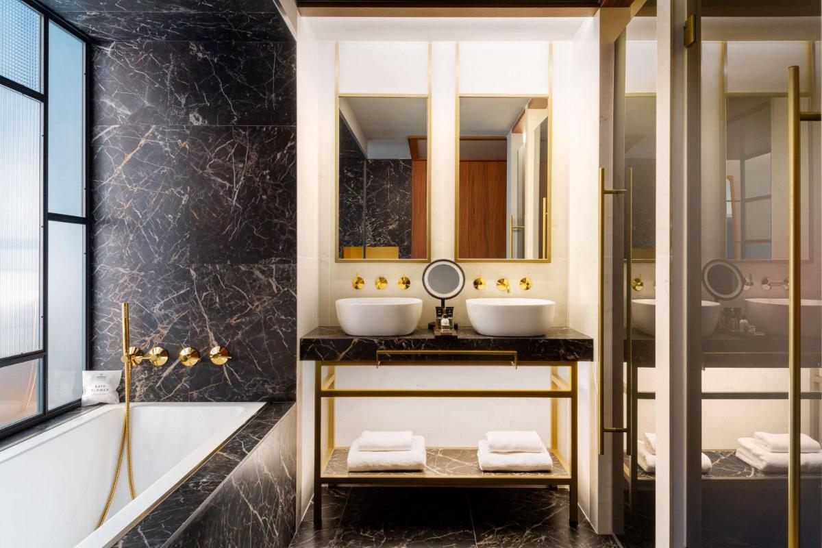 Un baño de Radisson Collection Bilbao