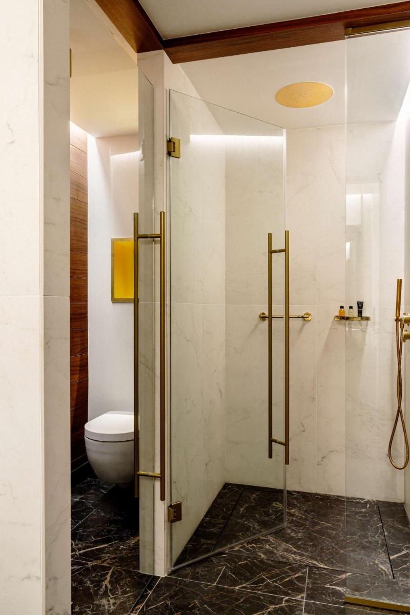 Un baño de Radisson Collection Bilbao