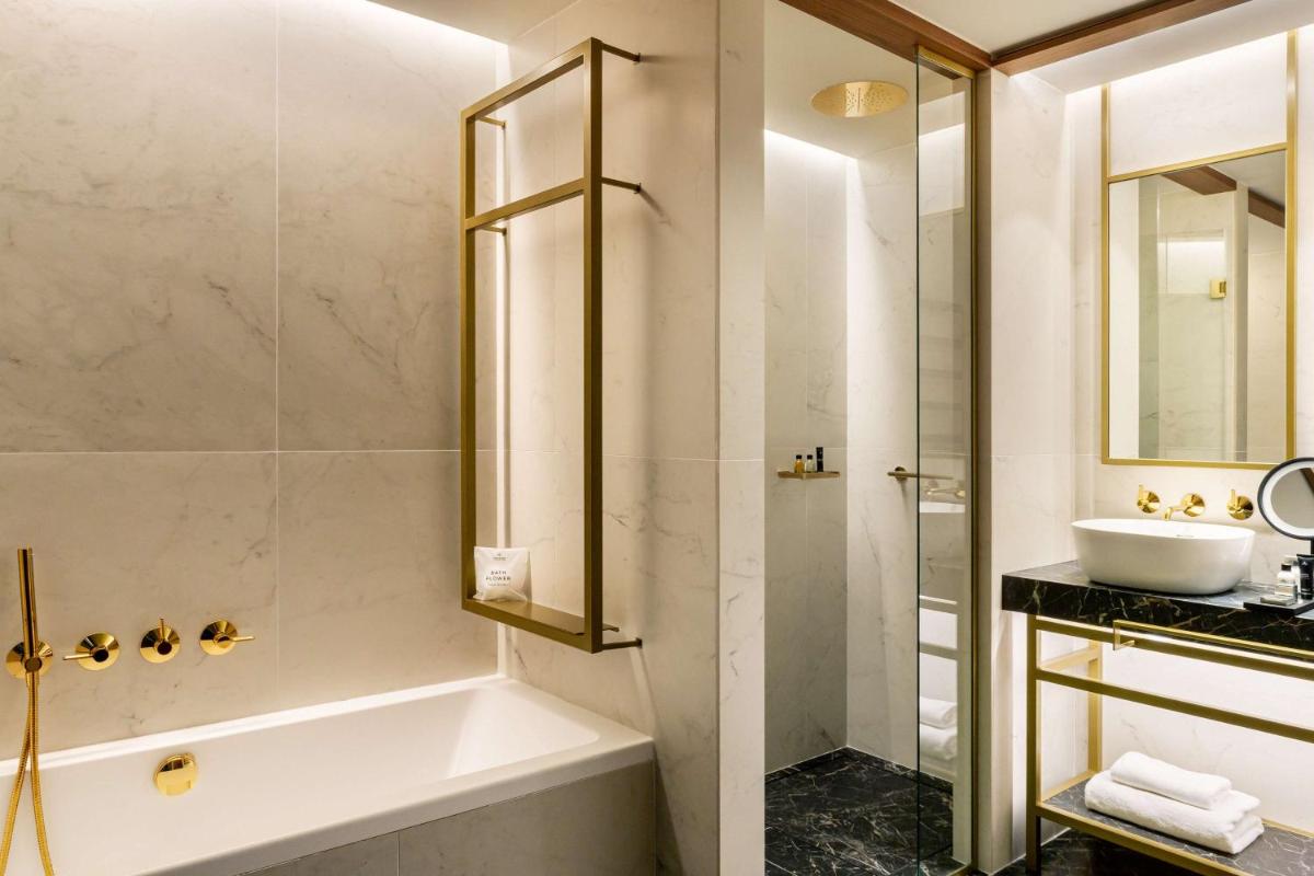 Un baño de Radisson Collection Bilbao