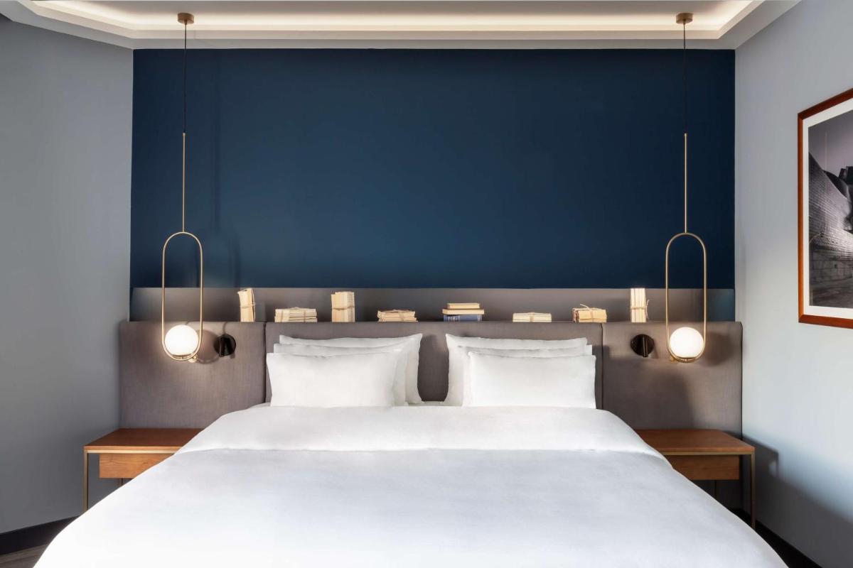 Cama o camas de una habitación en Radisson Collection Bilbao