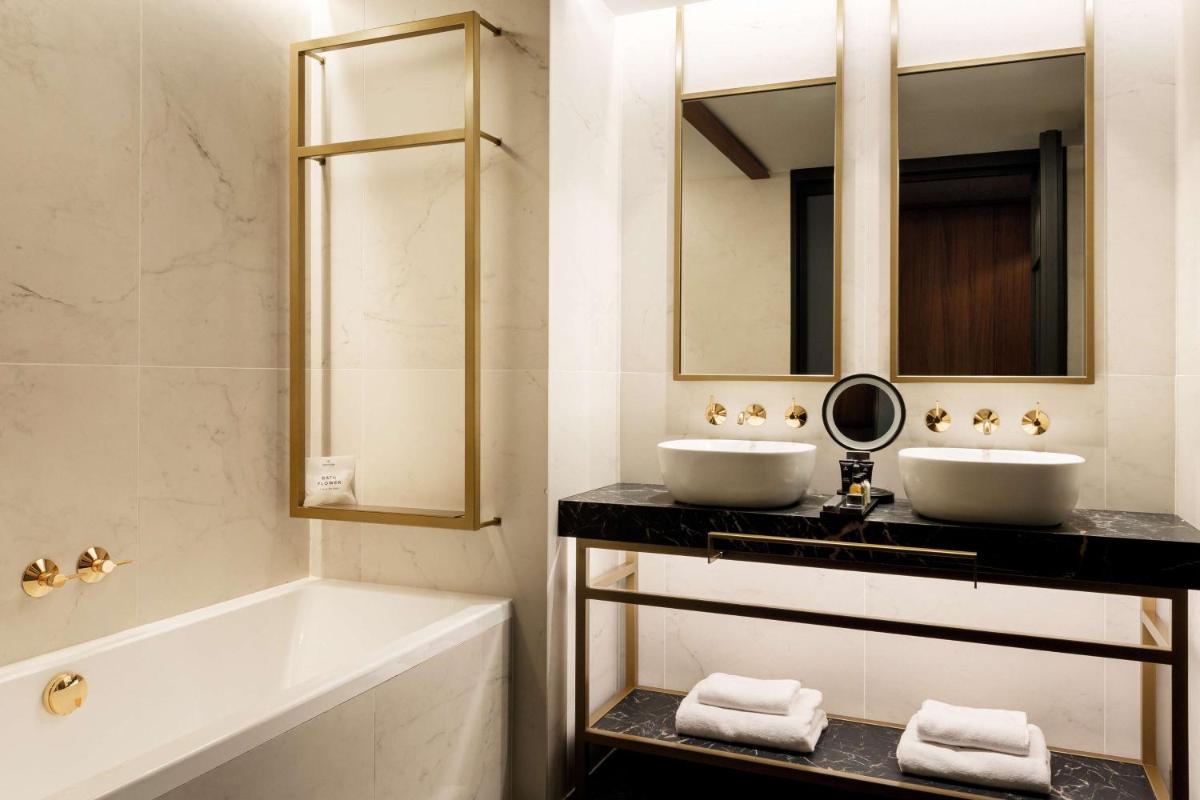 Un baño de Radisson Collection Bilbao
