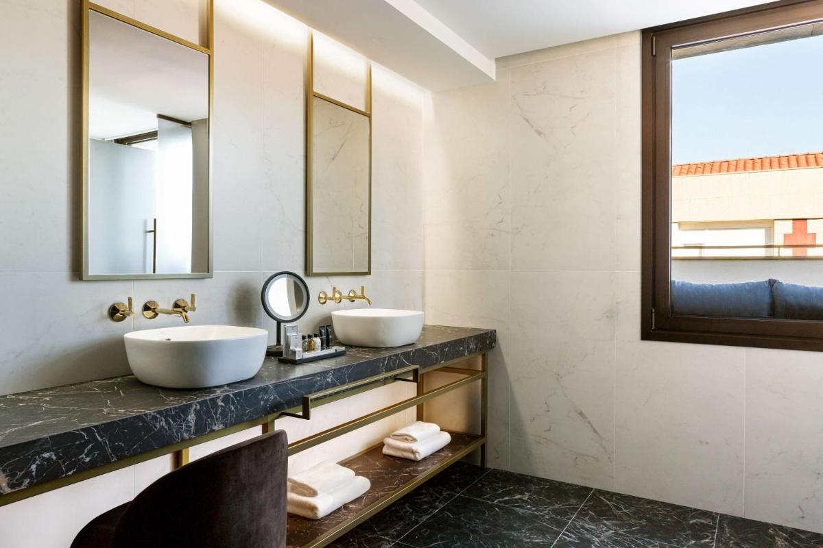 Un baño de Radisson Collection Bilbao