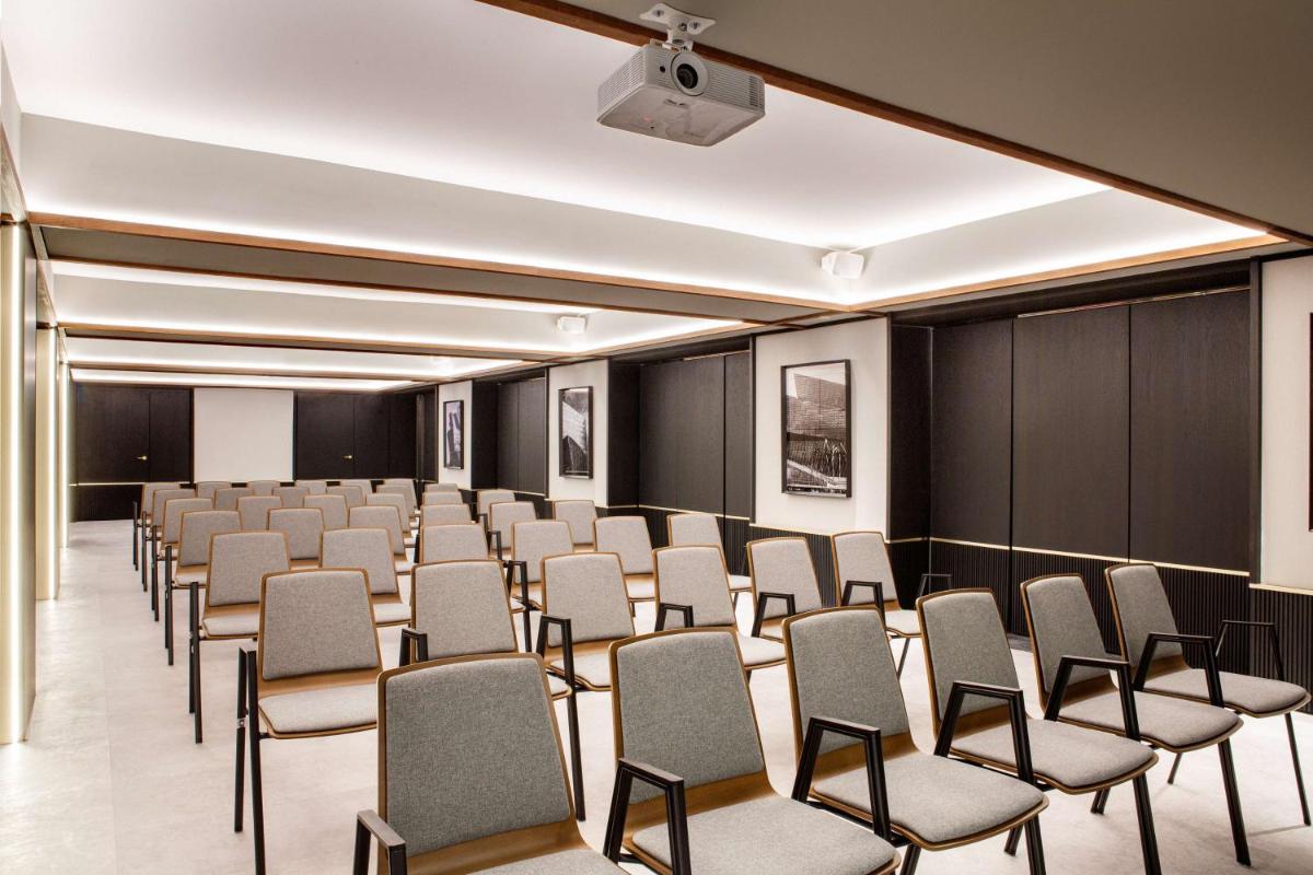 Zona business o sala de conferencias en Radisson Collection Bilbao