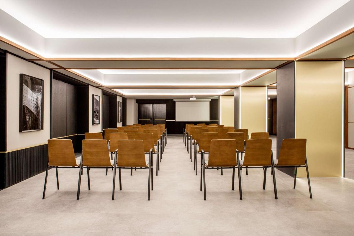 Zona business o sala de conferencias en Radisson Collection Bilbao