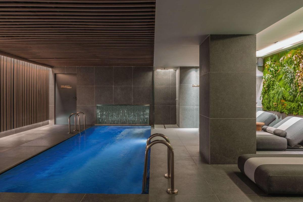 Piscina en o cerca de Radisson Collection Bilbao