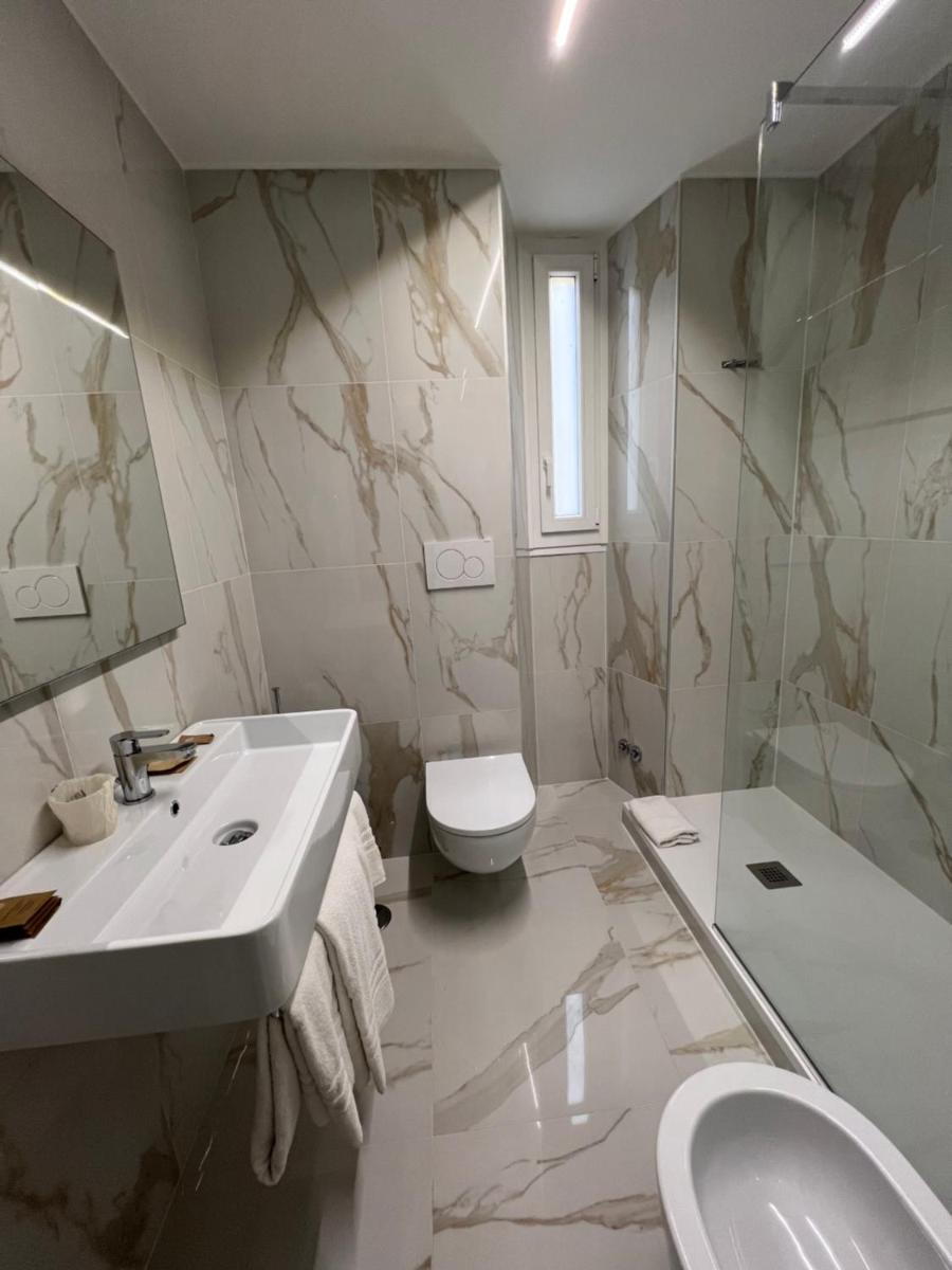 Hotel Garda - Housity