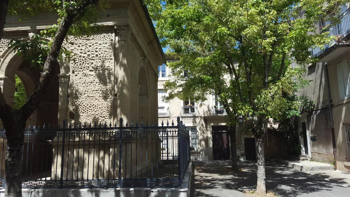Chambre indépendante climatisée au calme - Maison en centre historique - Hizvo