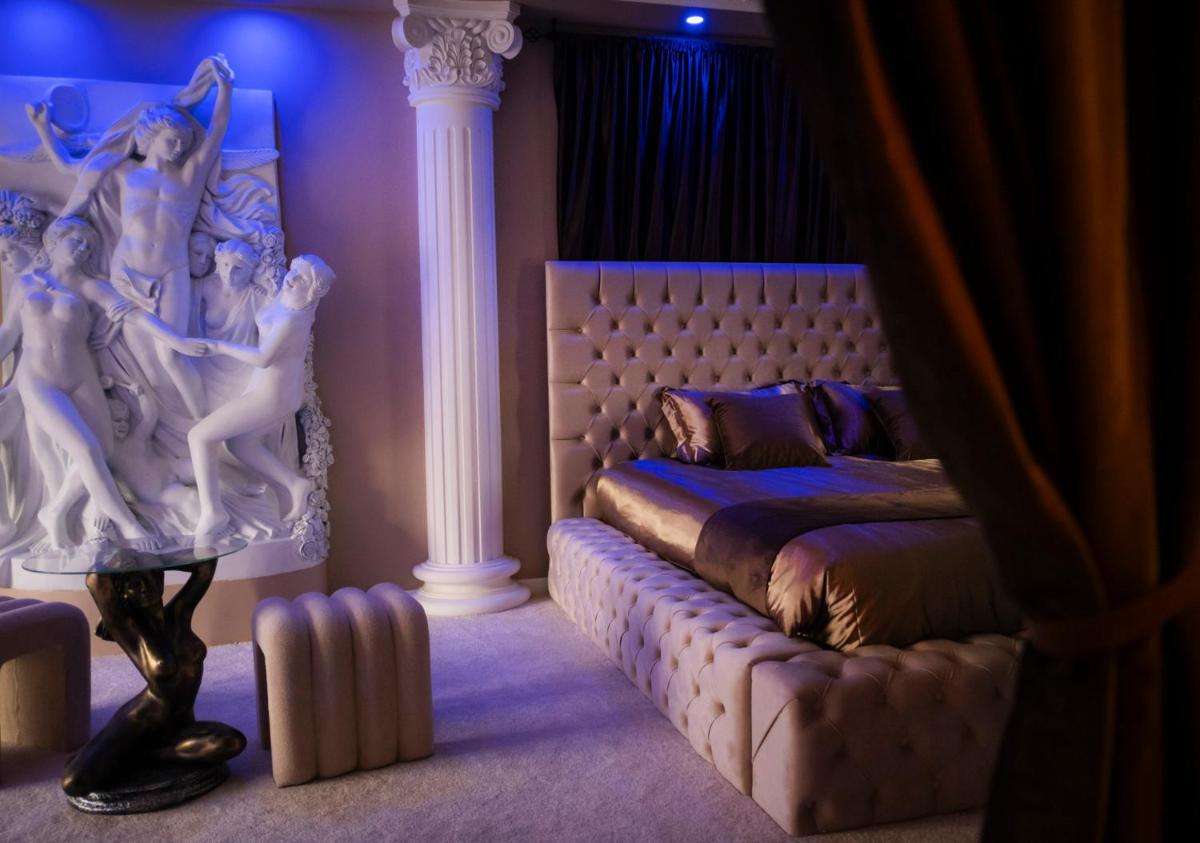 Villa-Aphrodia love room - Housity