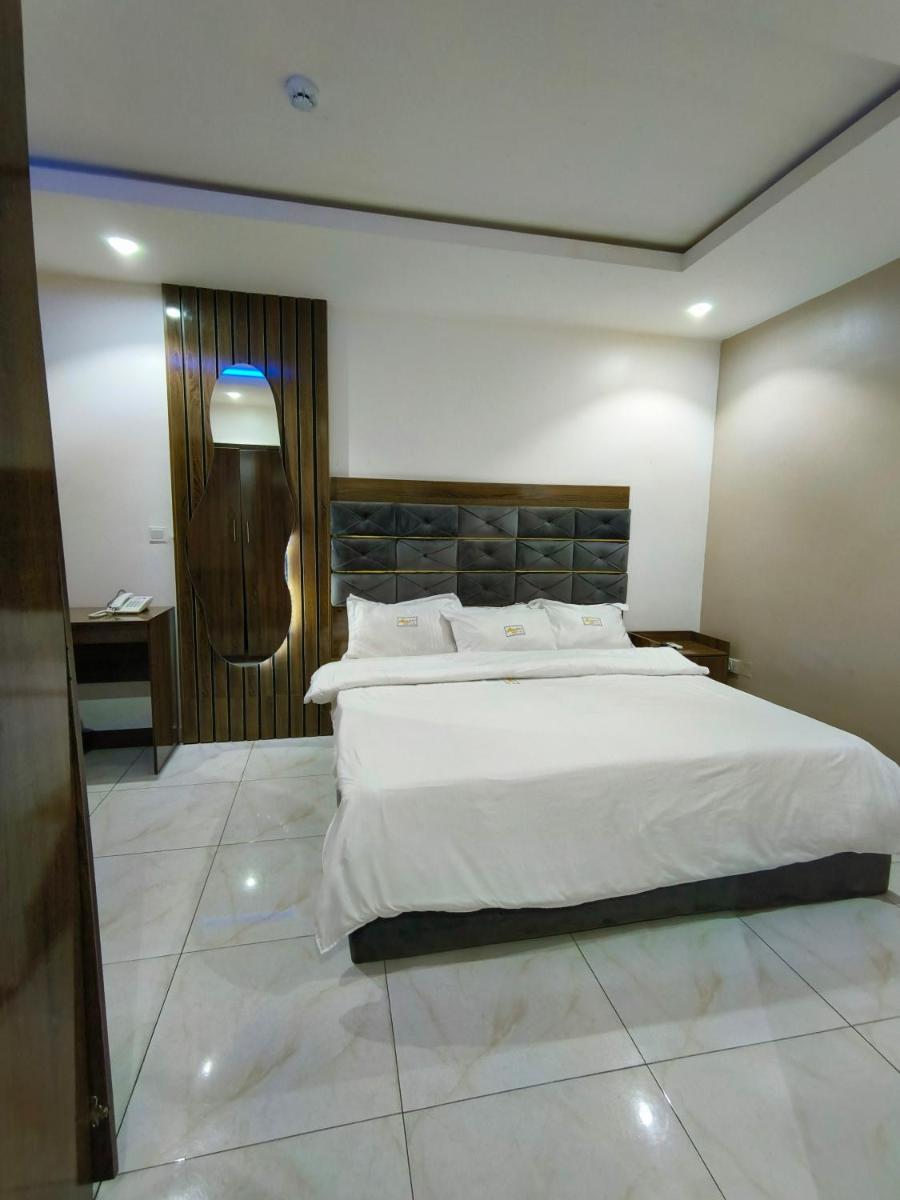 Seasons Executive Suites Kado - Housity