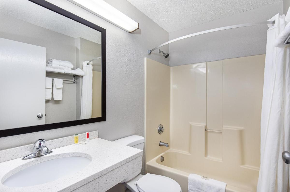 Microtel Inn & Suites by Wyndham Cordova Memphis I-40 East - Housity