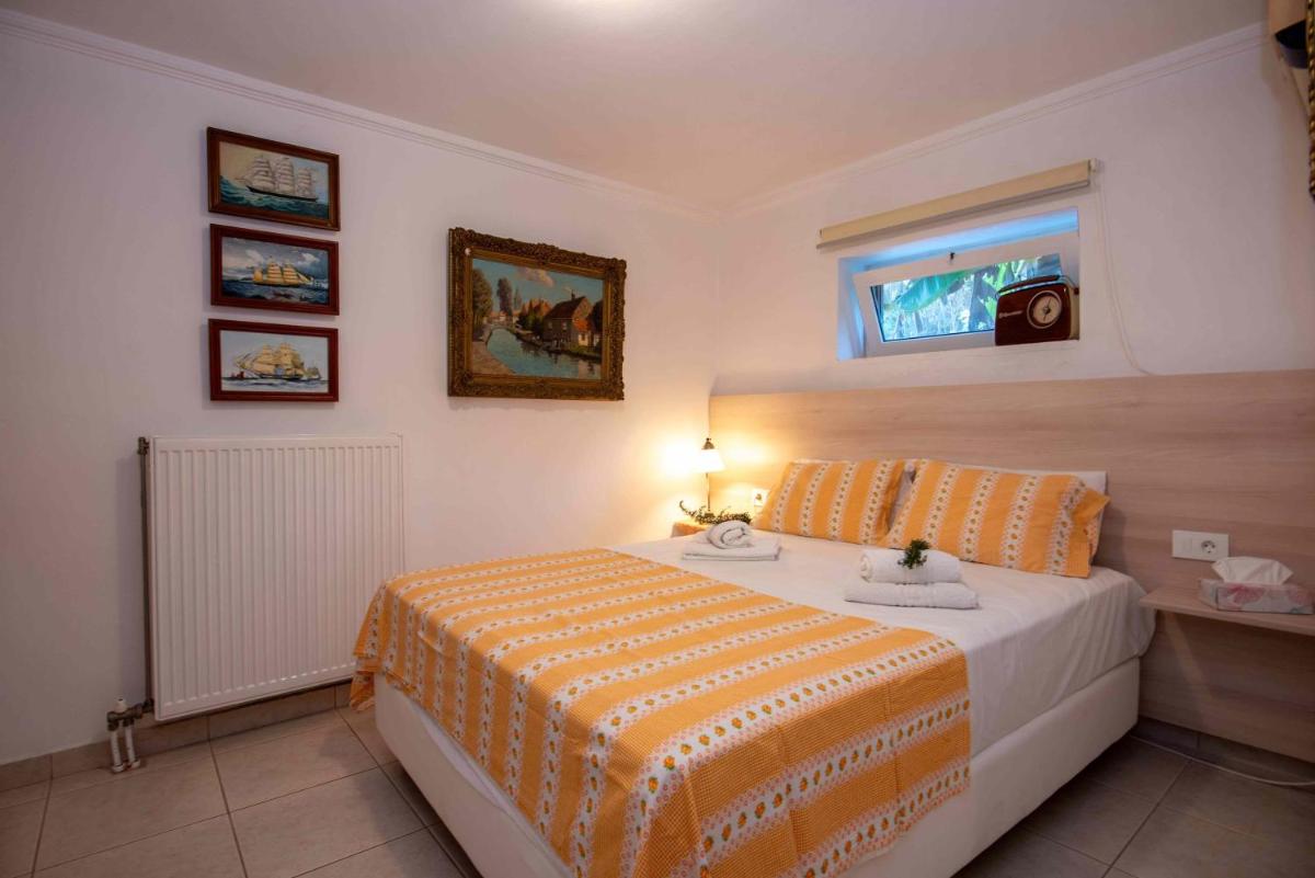 Tatiana Deluxe Apartment with Private Pool by Gigi Star - Housity