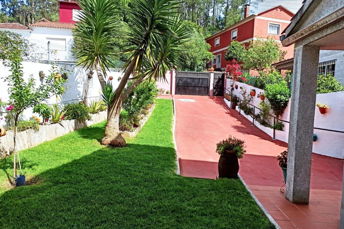 Charming house in O Rosal with garden and spa - Housity