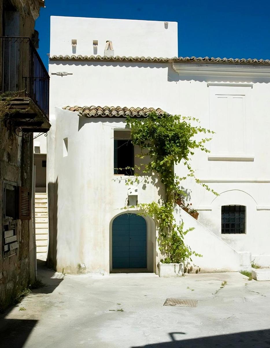 BORGO PETELIA, Casa Fazio, Antica piccola casa con loggia e scala esterna - Housity