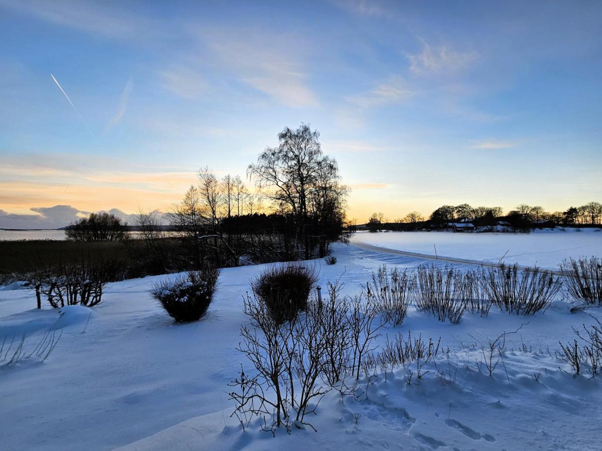 Super cozy cottage with large garden and lake view - Housity