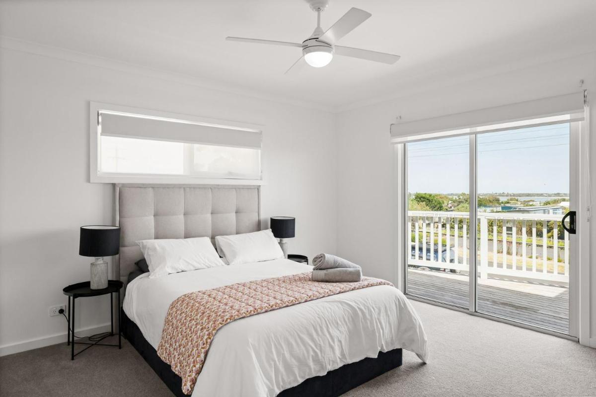 Back Beach Views - Housity