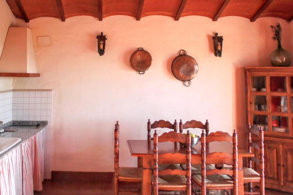 Charming House in Estepa with Shared Pool - Housity