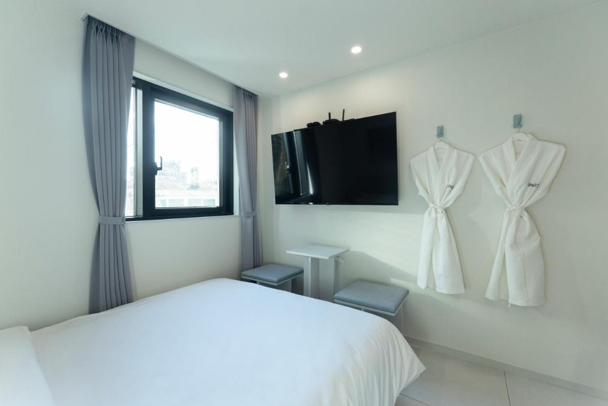 Anook Air Hotel Gaebong - Housity