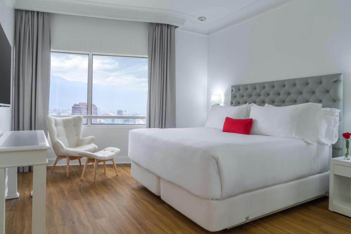 NH Collection Plaza Santiago - Housity