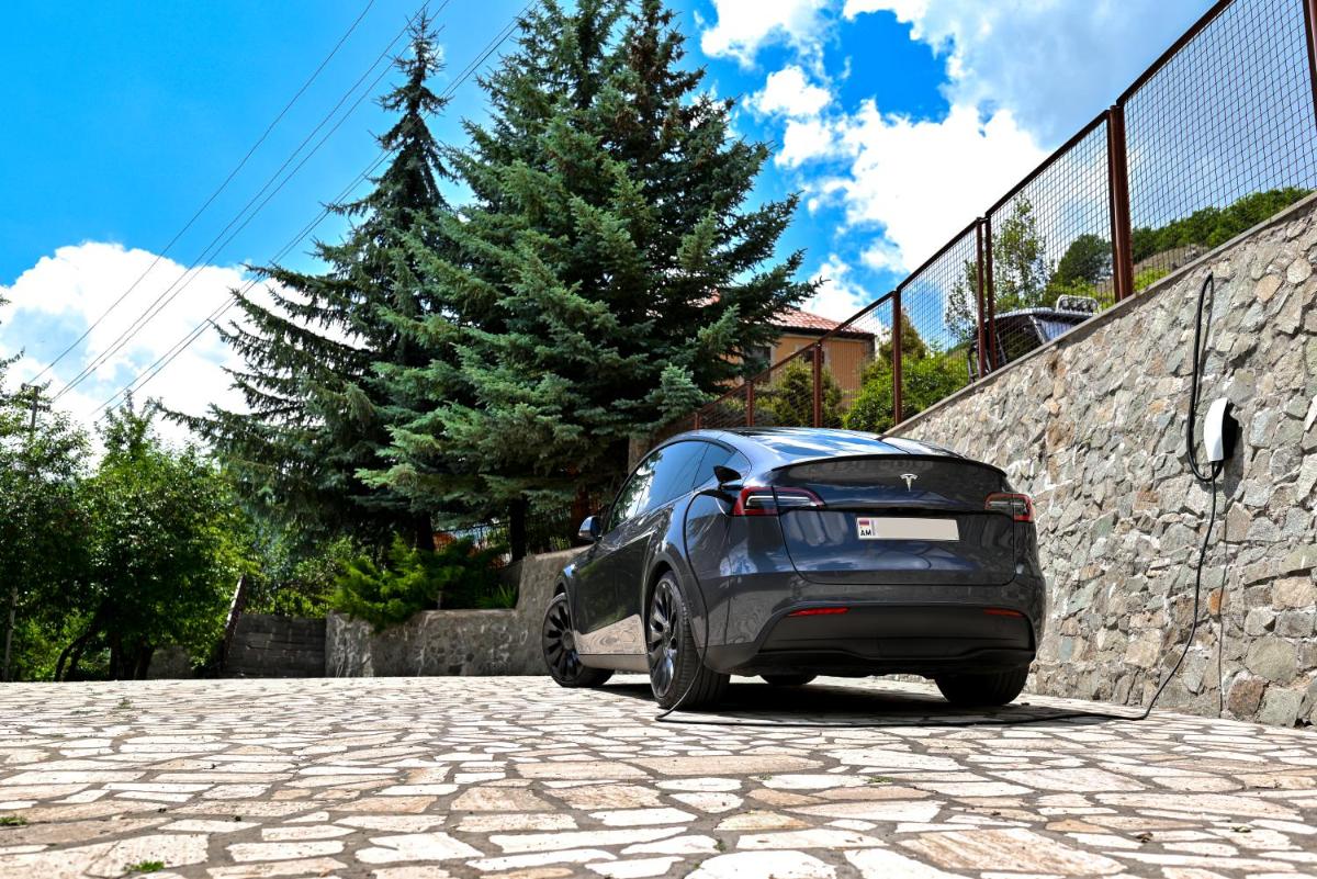 Villa Dudu, Luxury Villa in Hankavan - Housity