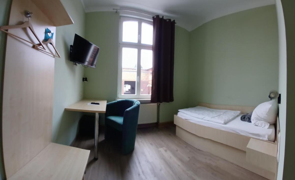 Pension Hotel Zum Engel - Housity
