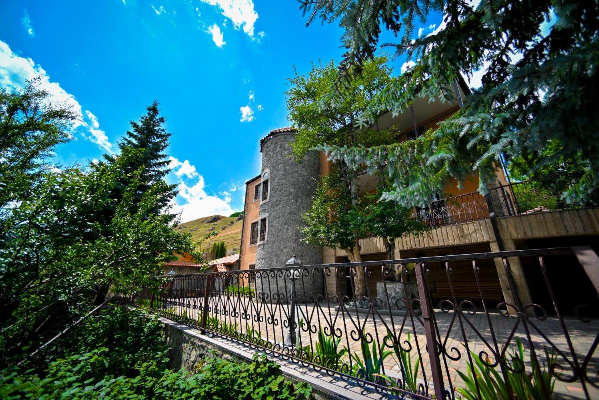 Villa Dudu, Luxury Villa in Hankavan - Housity