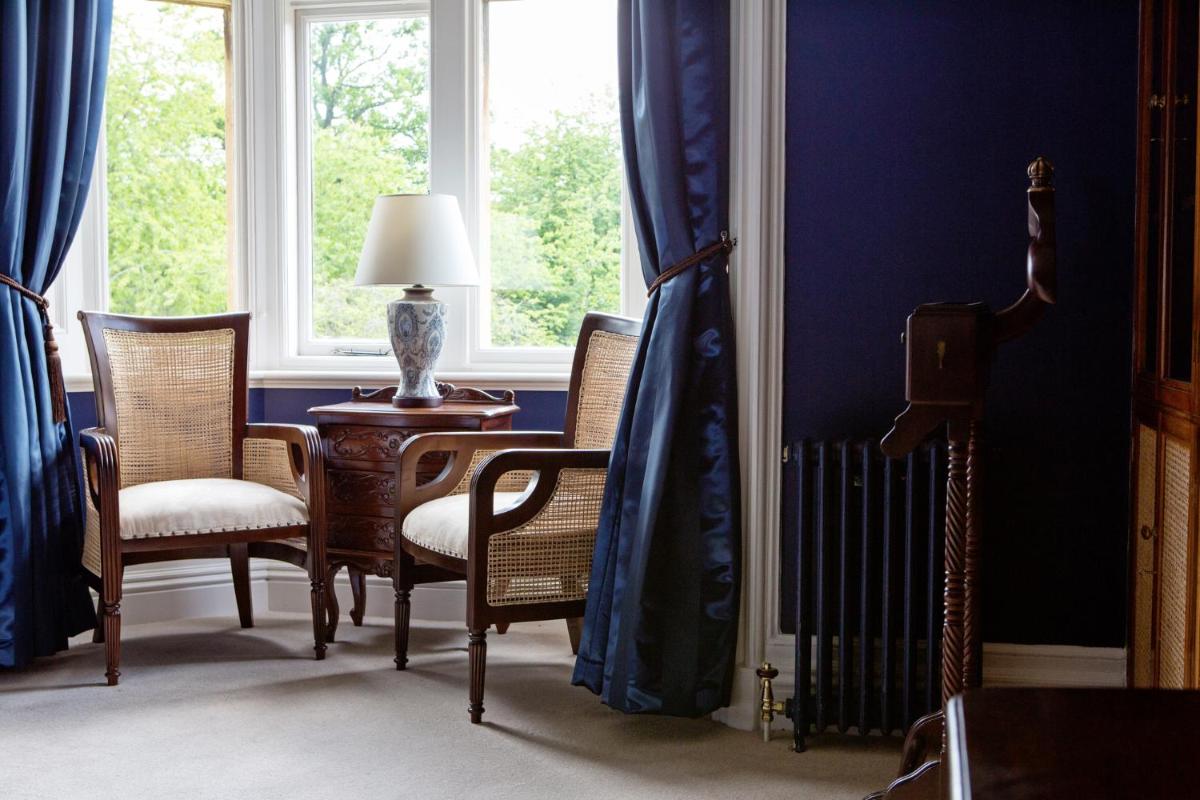 Manor by the Lake - Housity