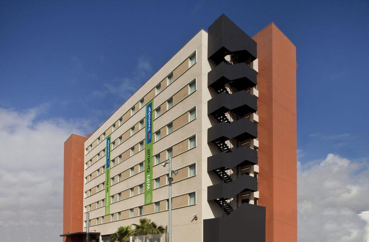 Travelodge BCN Cornella Fira - Housity