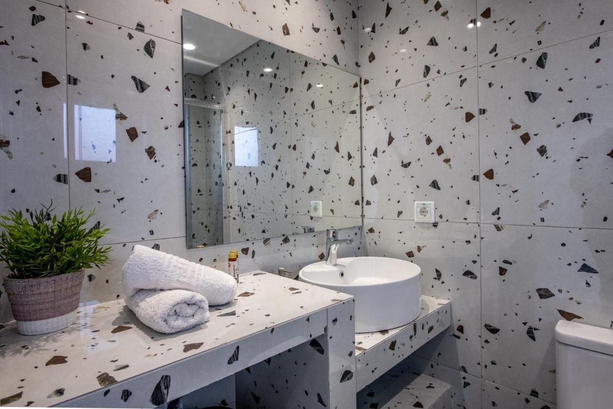 Avouris 2 Bedroom Apartment & Studios - Housity
