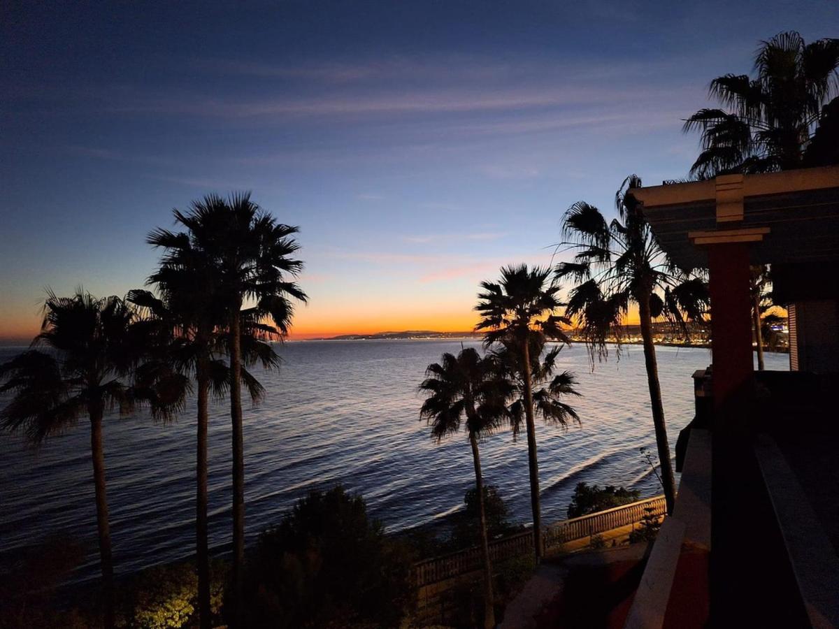 Apartment Diez in Estepona spacious balcony and sea view - Housity