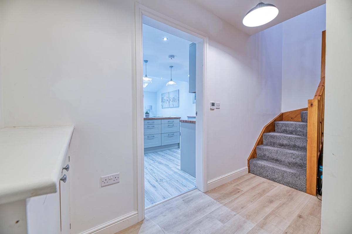 Spacious One Bedroom in Guilden Sutton by Guestz - Housity