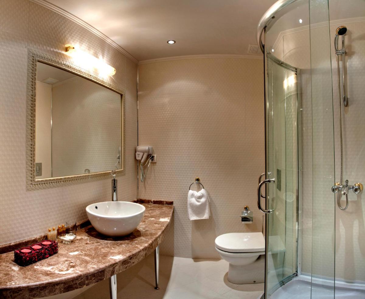 Kristel Hotel - Housity