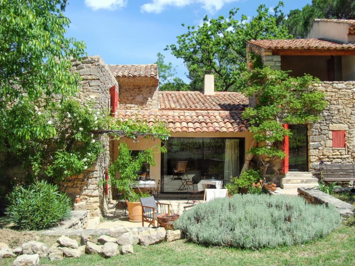 Villa élégante avec piscine privée à Ansouis, vues montagne - Housity