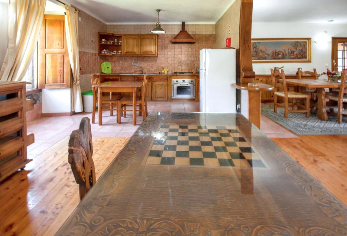Cosy house near Porto de Mós with shared swimming pool - Housity