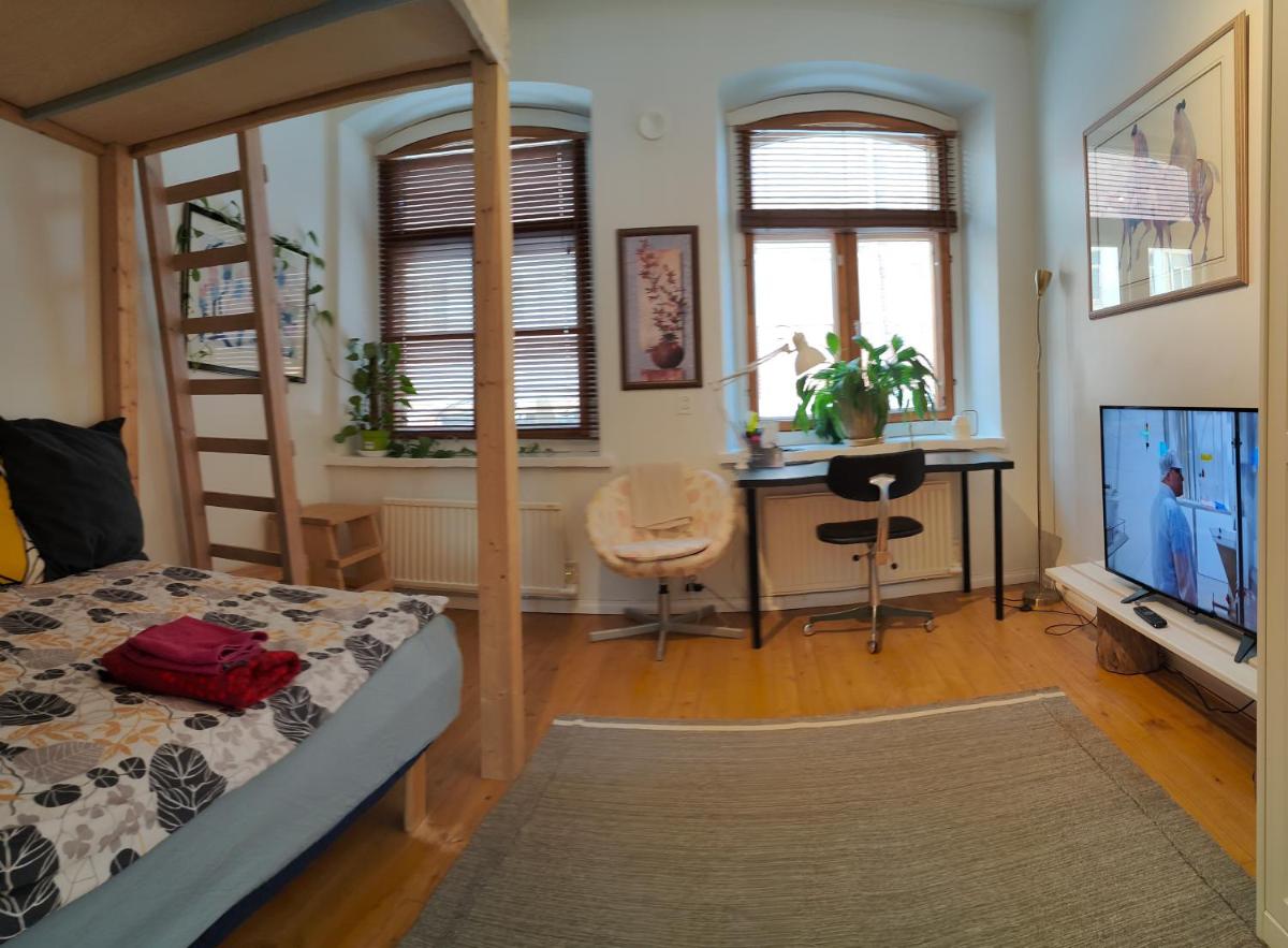 A Lovely apartment near Railway station and Arena. - Housity
