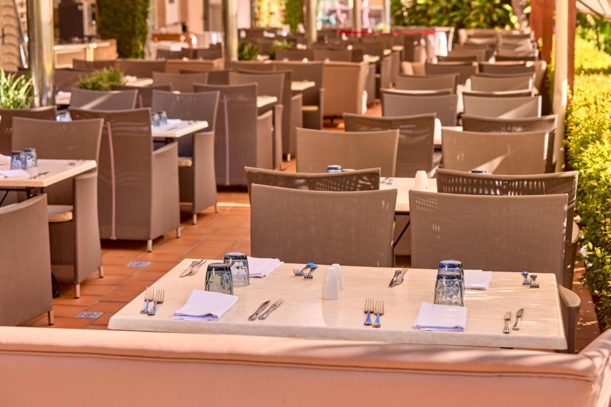 Un restaurante o sitio para comer en Zafiro Palmanova