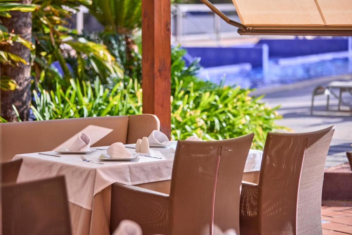 Un restaurante o sitio para comer en Zafiro Palmanova