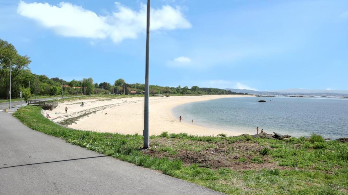 Spacious house with terrace near Boiro, sea view - Housity