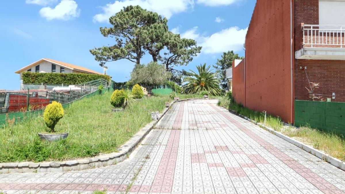 Spacious house with terrace near Boiro, sea view - Housity