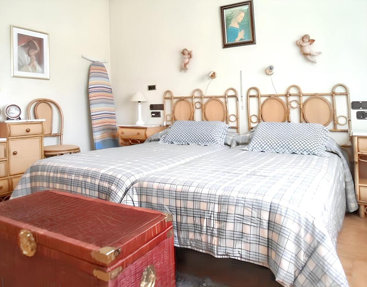 Spacious house with terrace near Boiro, sea view - Housity