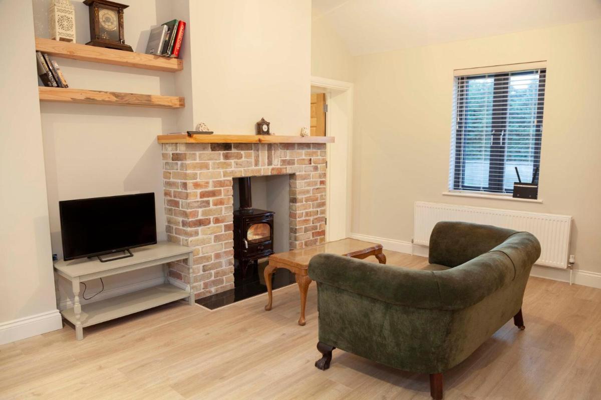 Lavender Cottage - 2 Bedroom Home - Housity
