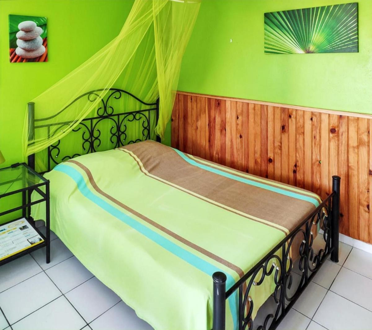 Studio agréable avec vue sur la mer à Marigot - 30 m² + Jardin. - Housity