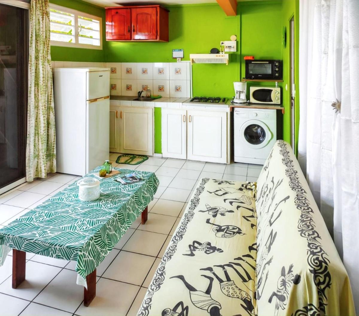 Studio agréable avec vue sur la mer à Marigot - 30 m² + Jardin. - Housity