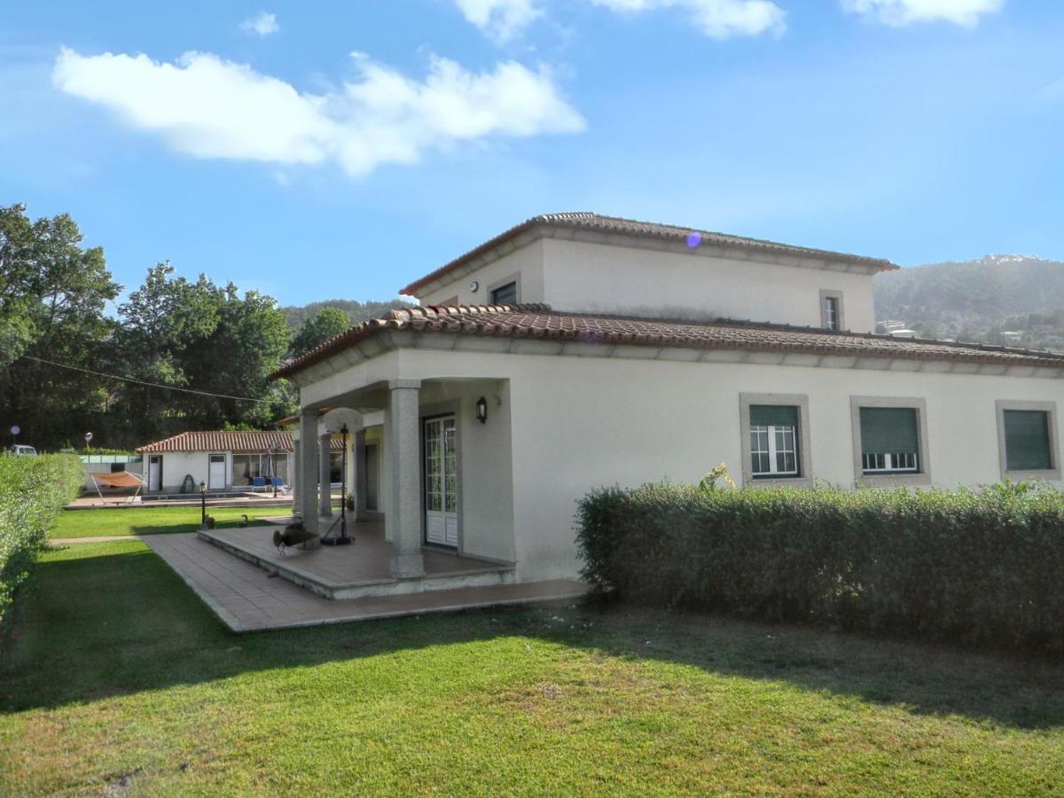 Welcoming villa in Santa Leocadia private pool 475 m² - Housity