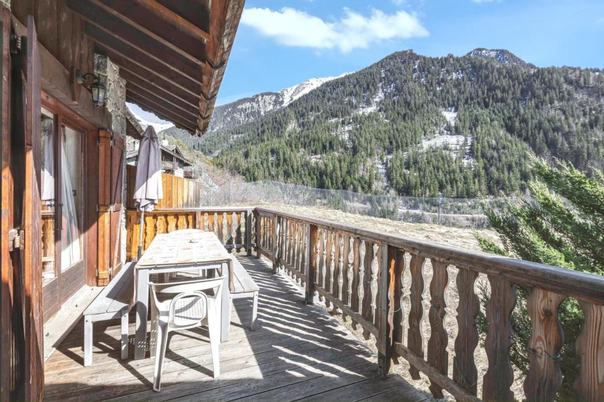 Chalet chaleureux à Champagny-en-Vanoise avec jacuzzi - Housity